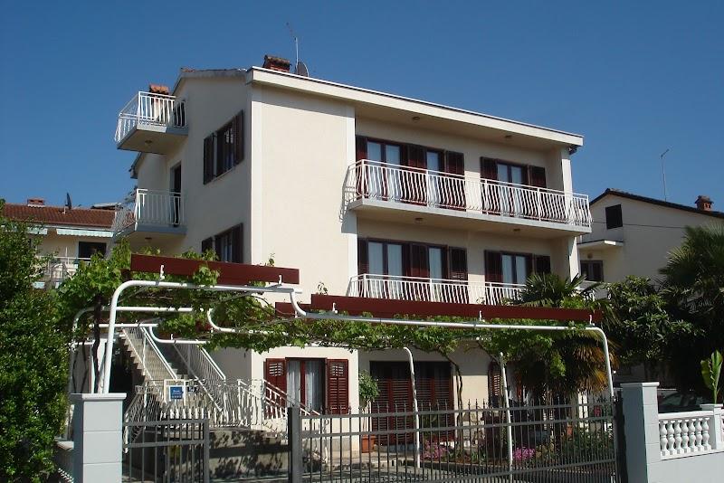 Apartments Mirjana With Sea View